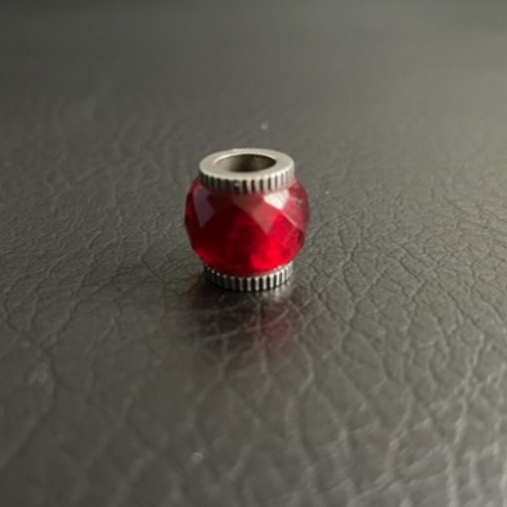 Brighton red faceted glass bead